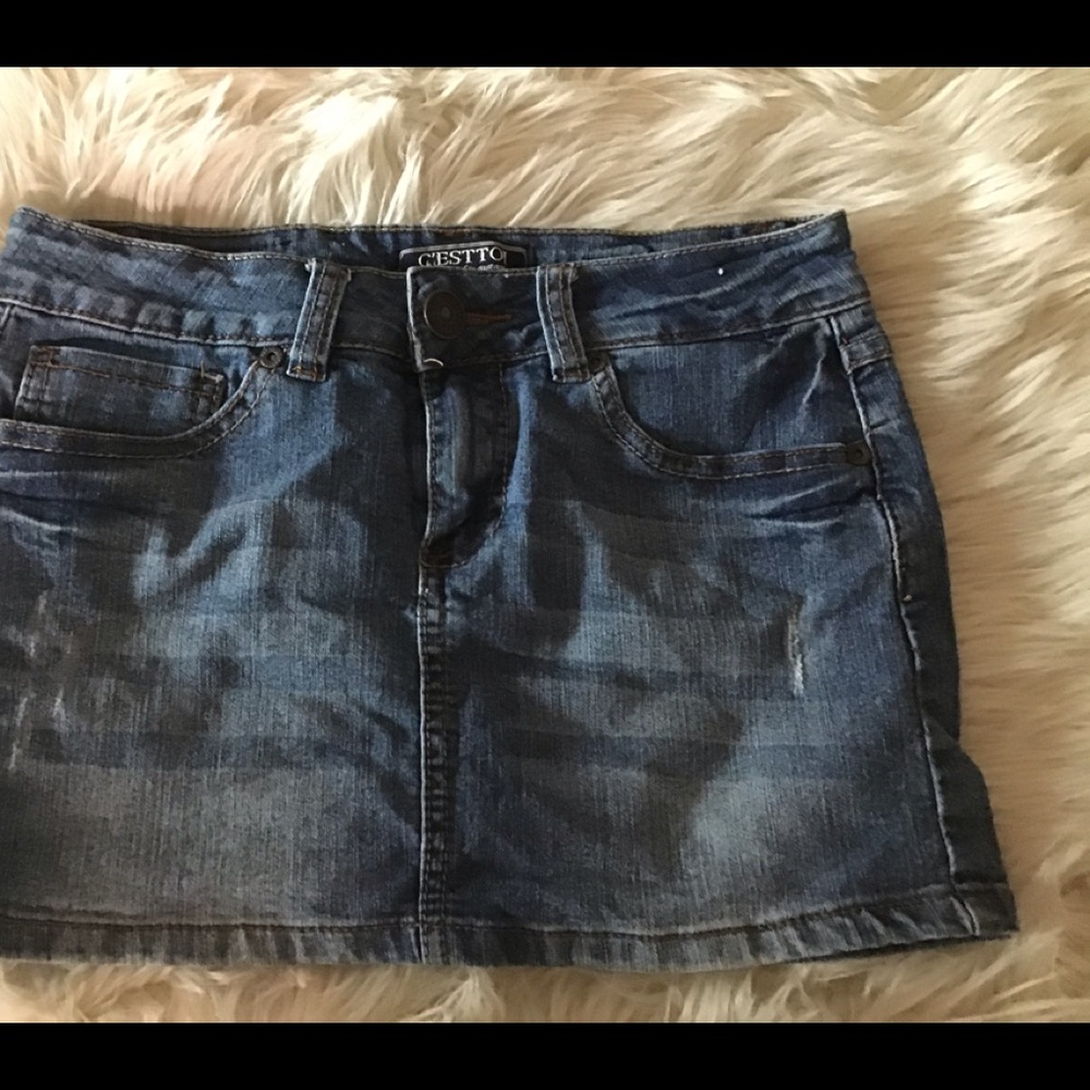 One pair of denim skirt
